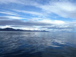 ale sklání se přece jen níže k obzoru