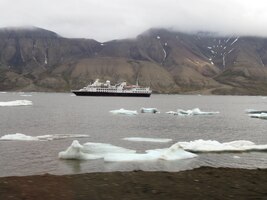 Jedeme kolem přístavu
