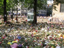 Celé Oslo je teď jediným pietním polem