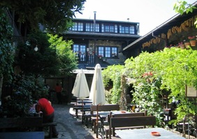 což jsem si ověřoval v této pohostinné restauraci,