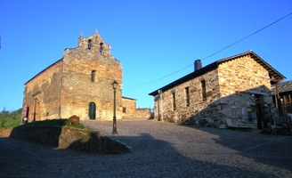 Nejstarší budovy ve městě jsou kostel Santiago