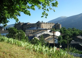 Villafranca del Bierzo - horské město s dominantním hradem