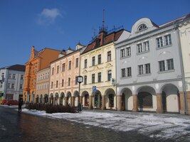 s náměstím s podloubími