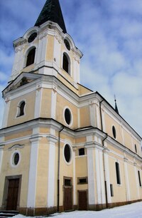 Hlavní kostel stojí poněkud bokem