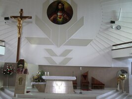 Oltář se sice tváří starosvětsky,