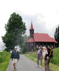Kolem kostelíka a chat Švarná Hanka, Hlubina