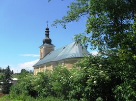 Kostel ve vsi Zákopčie tu není sám -