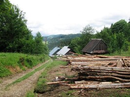 a sestupujeme do údolí k řece Kysúci