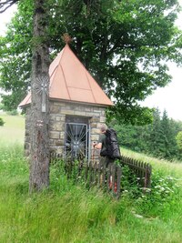 Jsou různých tvarů i různého stáří