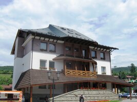 včetně zbojnického domu