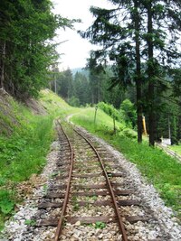 a tak jsme museli jít po nedostavěné trati pěšky