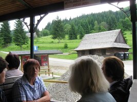 skanzenu kysúcké dědiny u obce Vychylovka