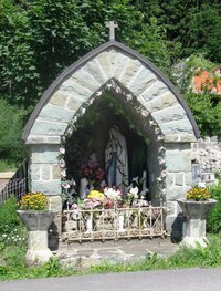 Moderní Boží muka u silnice