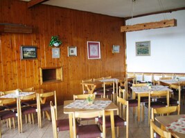 a Charbulák, kde prohlížíme galerii obrazů