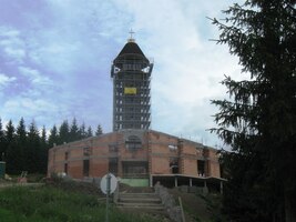 Staví se zde monstrózní poutní chrám