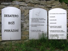 Nalezneme zde příkazy věřícím