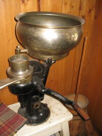 A co je toto? Odstředivka na mléko!