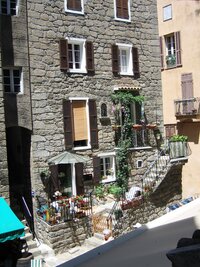 Pojďme se však projít městečkem Sarténe,