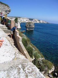 Pak procházíme městem směrem k pevnosti