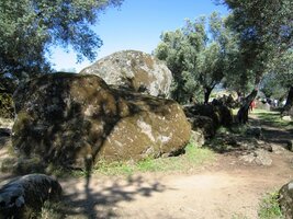 Pak jsme se prošli megalytickým nalezištěm Filitose