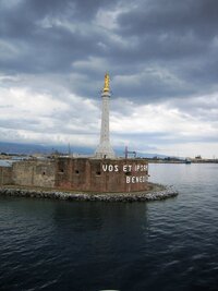 Je poslední den a my přeplováme Messinskou úžinu