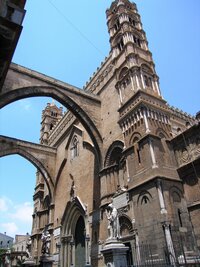 Je normanská - tedy prastará