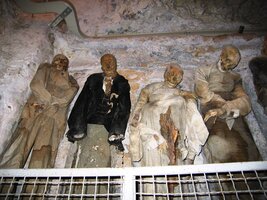 a katakomby kapucínského kláštera s 8 tisíci mumiemi
