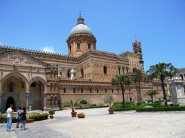 Zde ovšem pod záštitou nádherné katedrály