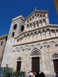 a Dómem na náměstí Plazza Palazio