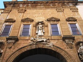 Místní patricijské domy už pamatují hodně...