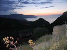 do blízkého Tindari - antického, ale i poutního a mafiánského místa