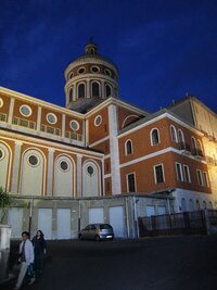 kterému vévodí tento neorománský chrám - Santuari della Madona Nera