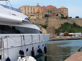 Po nočním přejezdu se probouzíme v italském přístavu Livorno