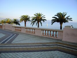 Scenérie jsou tu málem africké