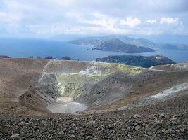 Jenže okolí na peklo rozhodně nevypadá