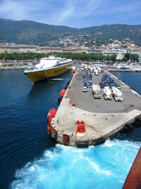 a přistáváme na Korsice v přístavu Bastia,