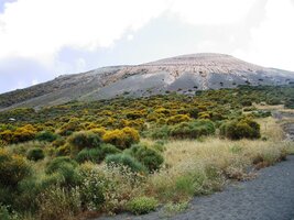 Vulkán je vidět už z velké dálky