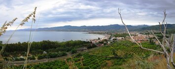 Poslední večer jdeme z kempu Miranelli u města Olivera