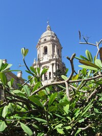 a flóra si ji přioděla do krajkoví