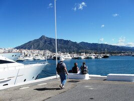 Tady ho obhlížíme my