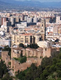 Pod námi pevnost Alcazaba, věž katedrály