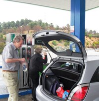 Libor si půjčil auto a jedeme na výlet