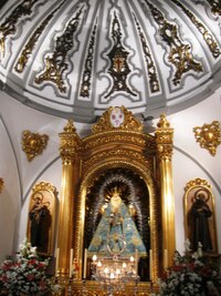 Jeho interiér je rozhodně okázalejší něž exteriér