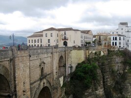 O tomto mostu psal i Hemmingway