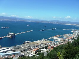 Z gibraltarské skály jsou báječné výhledy