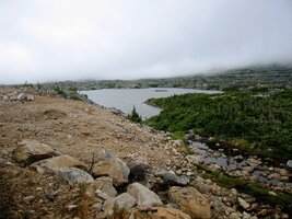 s řadou horských ples podél trati