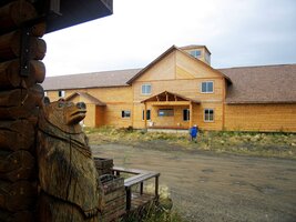 jsme v bývalém přístavu Circle, 50 mil jižně od polárního kruhu,