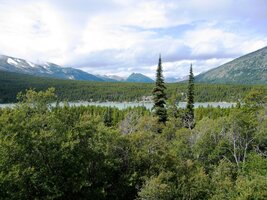 Za Lindemanovými jezery to stoupá,