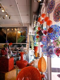 ale i řada místních uměleckých galerií