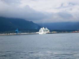 s nedůvěrou v zatím pošmourné počasí